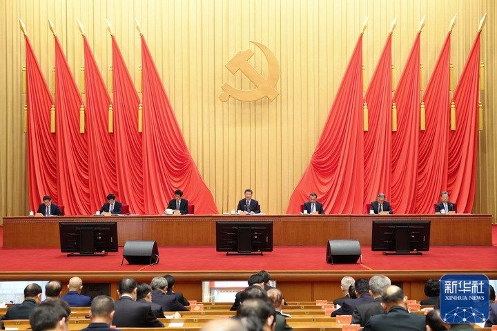 1月18日，中共中央总书记、国家主席、中央军委主席习近平在中国共产党第十九届中央纪律检查委员会第六次全体会议上发表重要讲话。李克强、栗战书、汪洋、王沪宁、赵乐际、韩正出席会议。新华社记者 姚大伟 摄.jpg